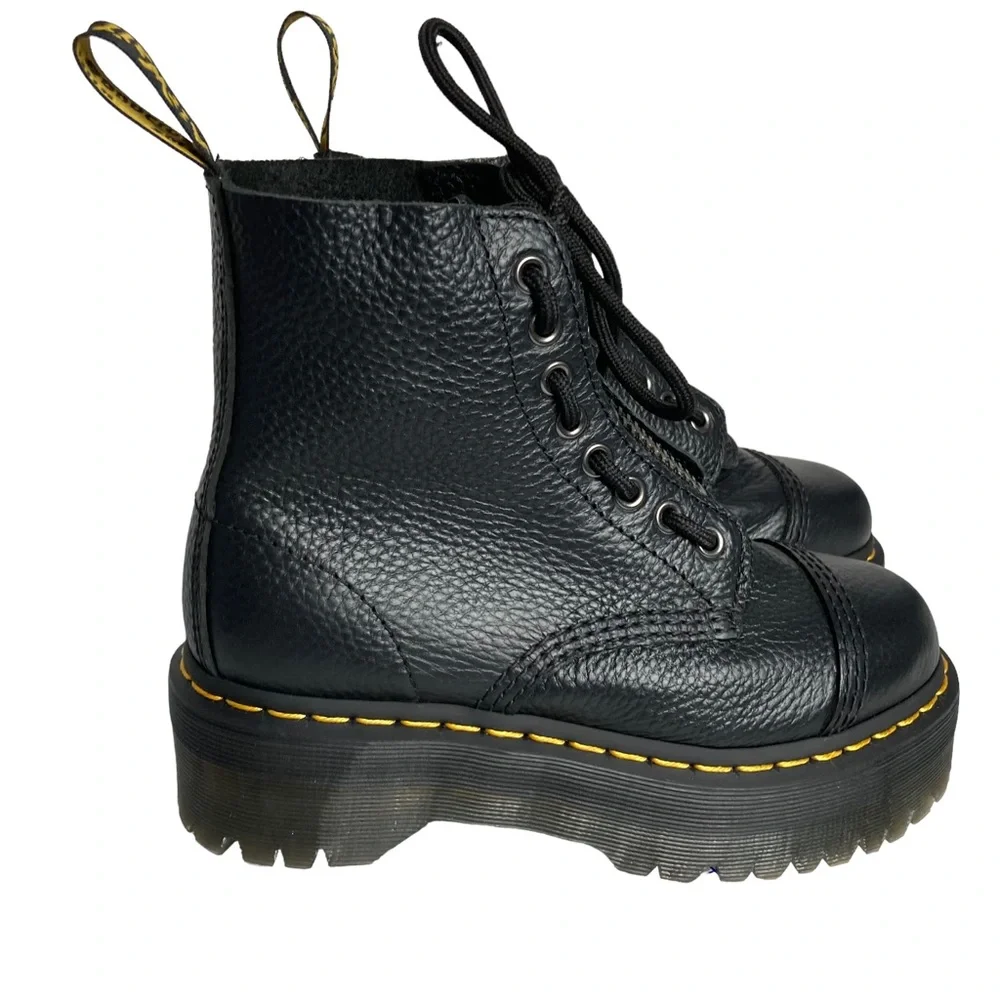 Dr. Martens Women's Sinclair Bootie. Sz: 6 - Picture 3 of 13